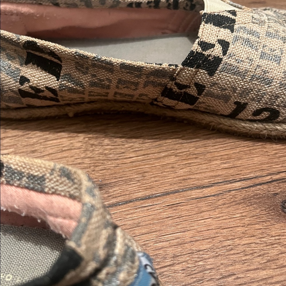 Toms Woven Patterned Slip-On Shoes Gently worn a few times. - Picture 5 of 7